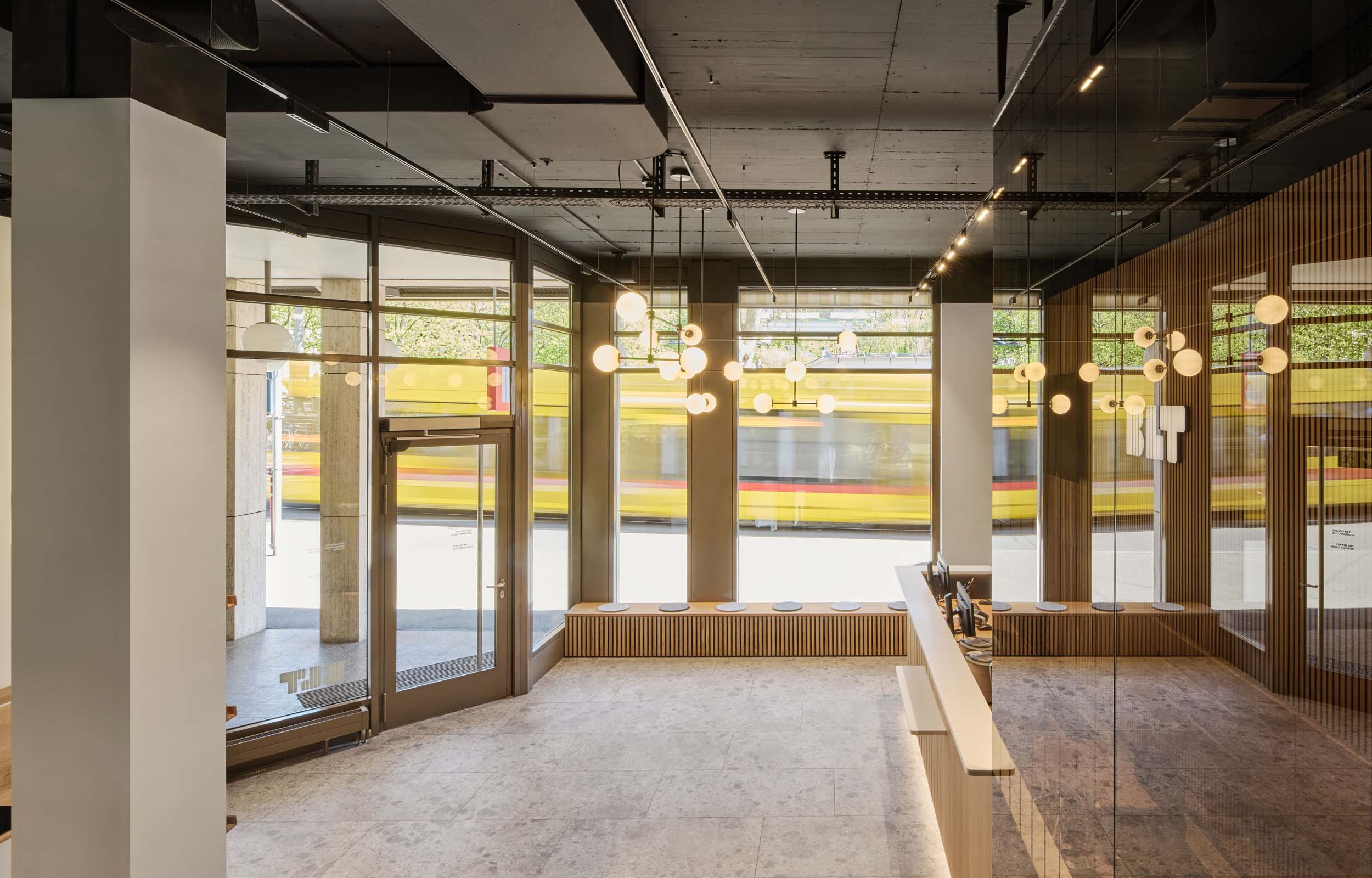 Arbeitswelten. Home of Mobility. Ticket Office. BLT Baselland Transport AG - MACH Architektur.