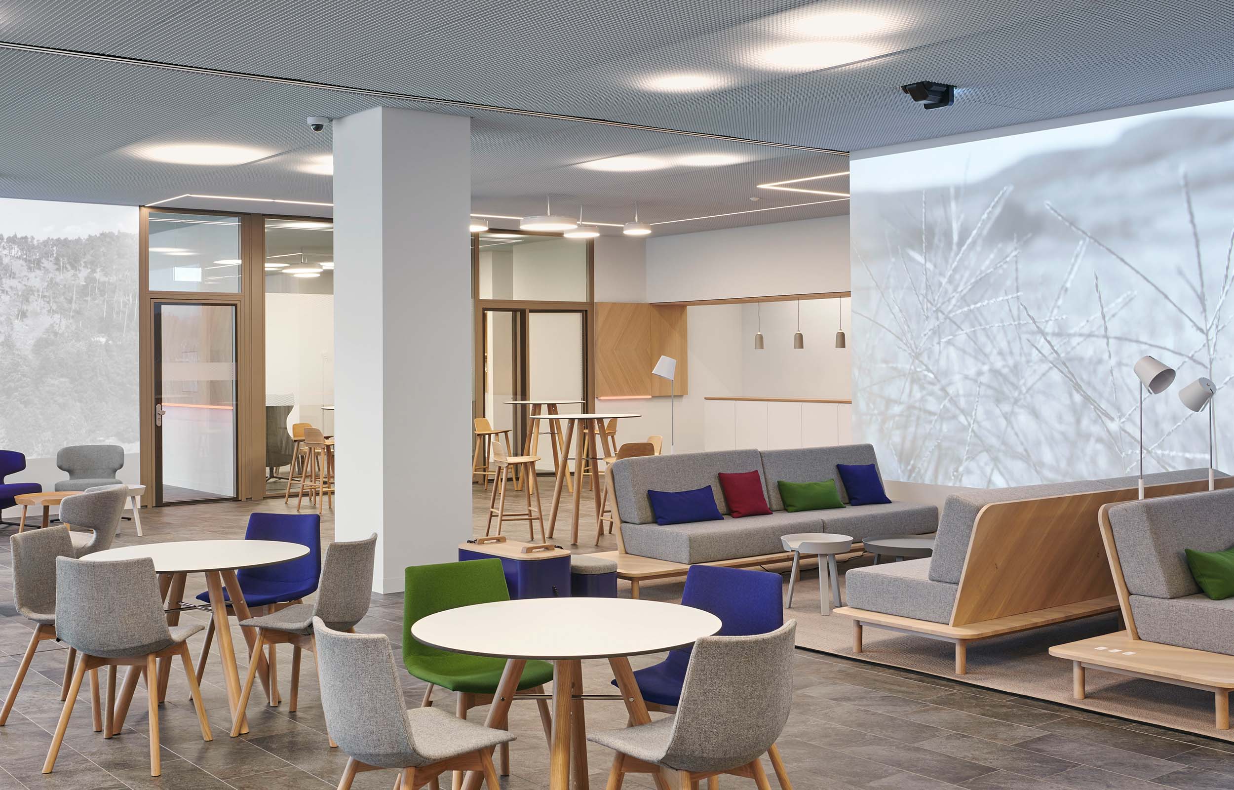 Banken & Finanzen. Hauptsitz. Kundenhalle. Basellandschaftliche Kantonalbank Liestal - MACH Architektur.